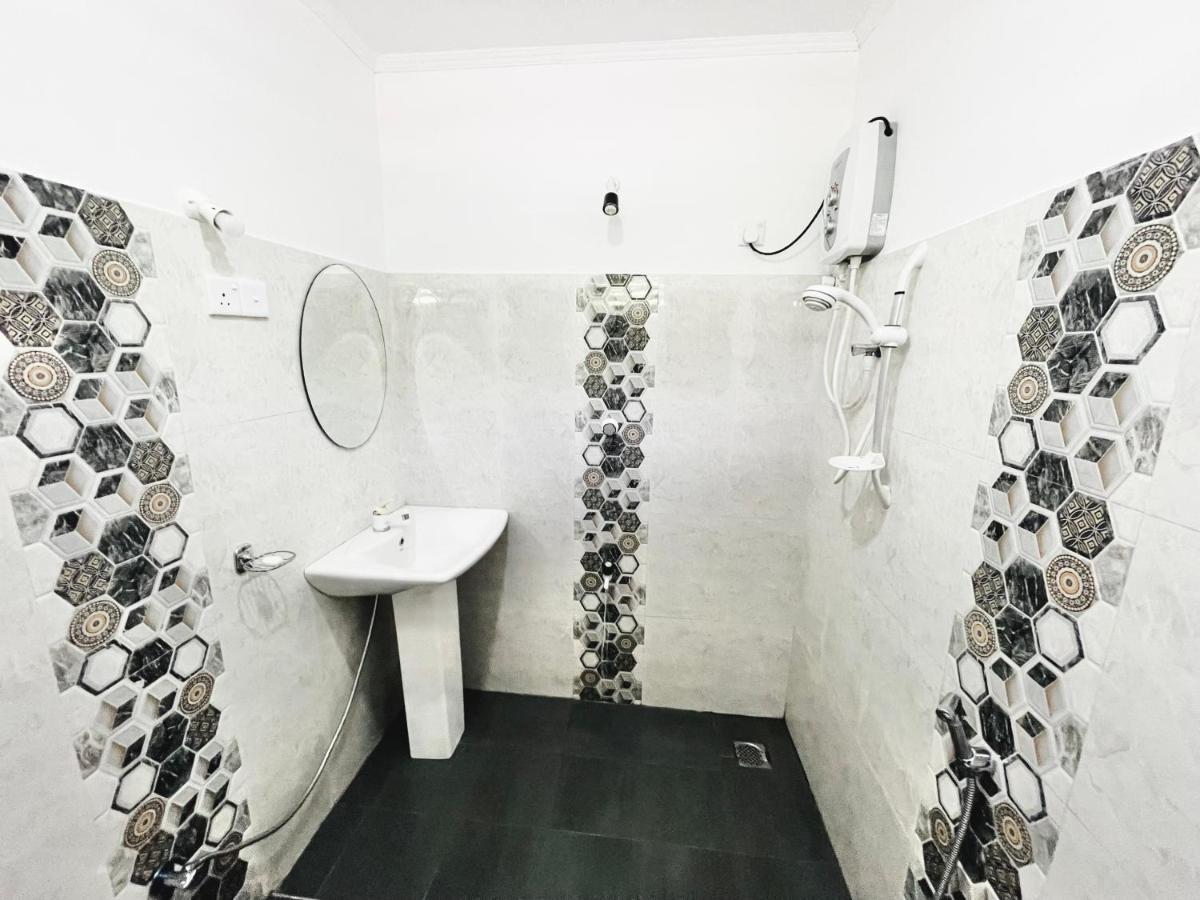 Gangadiya Lodge سيغيرِيا المظهر الخارجي الصورة
