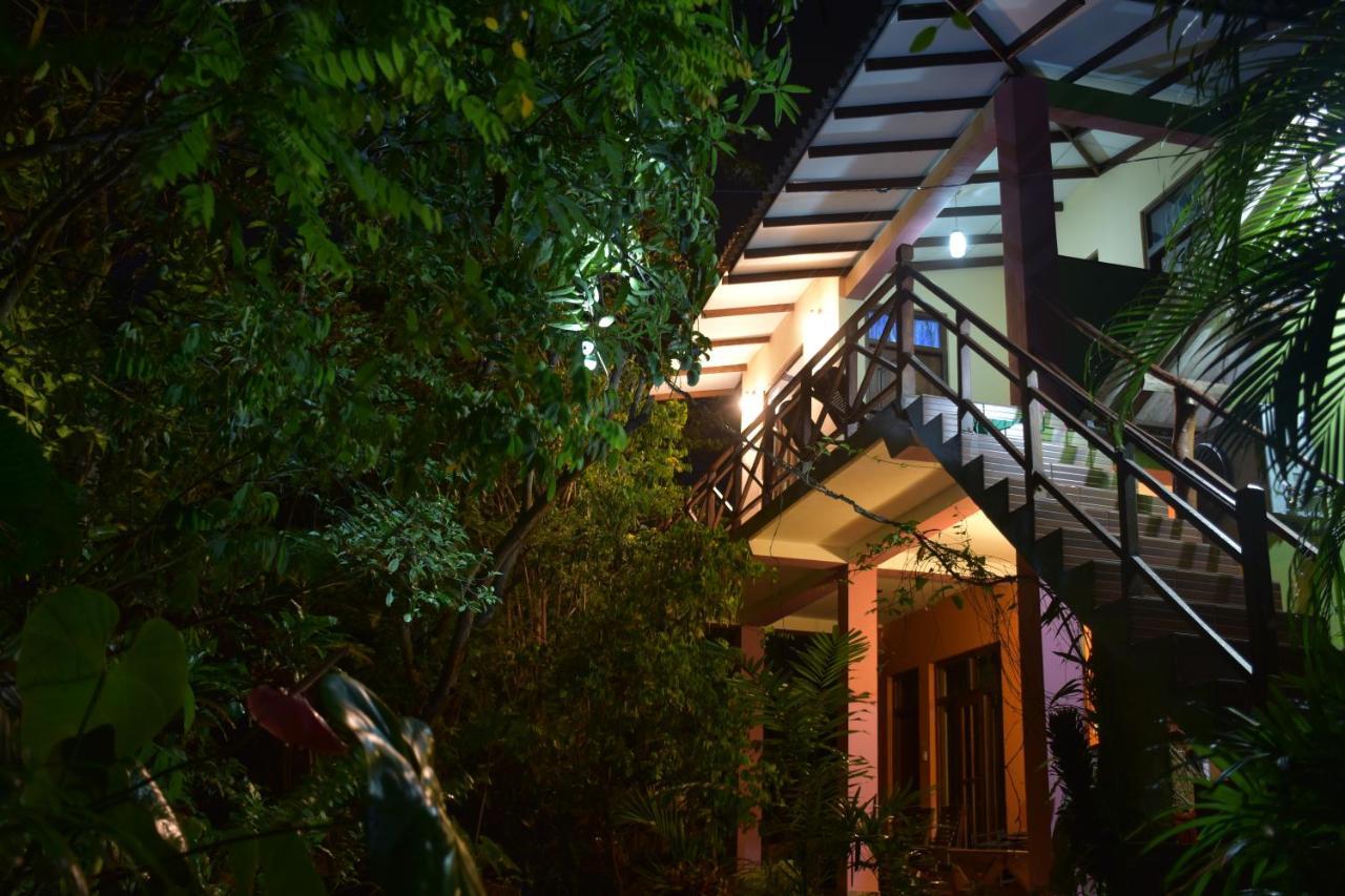 Gangadiya Lodge سيغيرِيا المظهر الخارجي الصورة